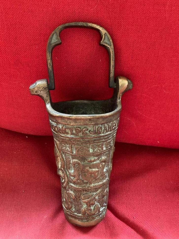 Zwaar bronzen wijwatervat met teksten..........igst, Antiek en Kunst, Antiek | Koper en Brons, Brons, Ophalen of Verzenden