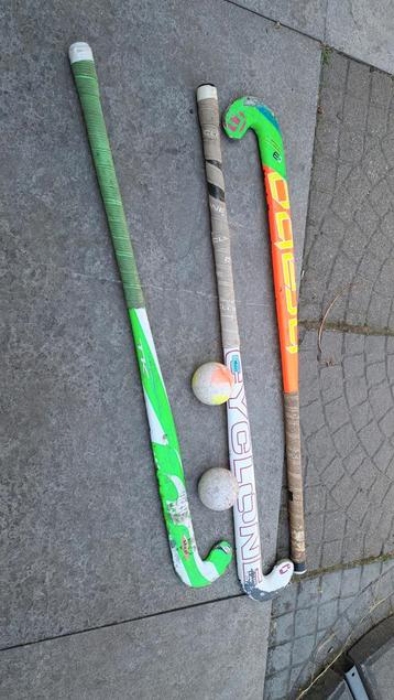 3 Hockeysticks + 2 Ballen - Gebruikt beschikbaar voor biedingen