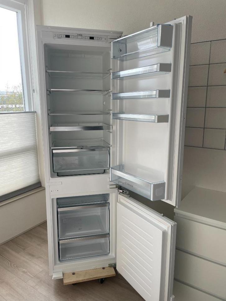 Bosch Koel vriescombinatie inbouw nieuw prijs € 1098,00, Witgoed en Apparatuur, Koelkasten en IJskasten, Gebruikt, Met aparte vriezer