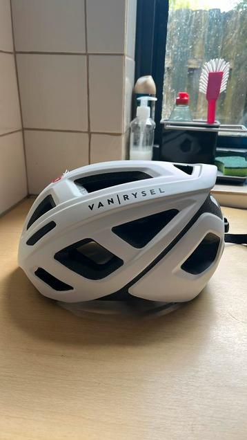 Nieuwe fietshelm - Van Rysel - maat L beschikbaar voor biedingen