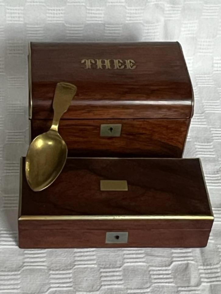 THEEKISTJE EN LEPELDOOS MESSING BESLAG + MESSING THEESCHEP, Antiek en Kunst, Antiek | Keukenbenodigdheden, Verzenden