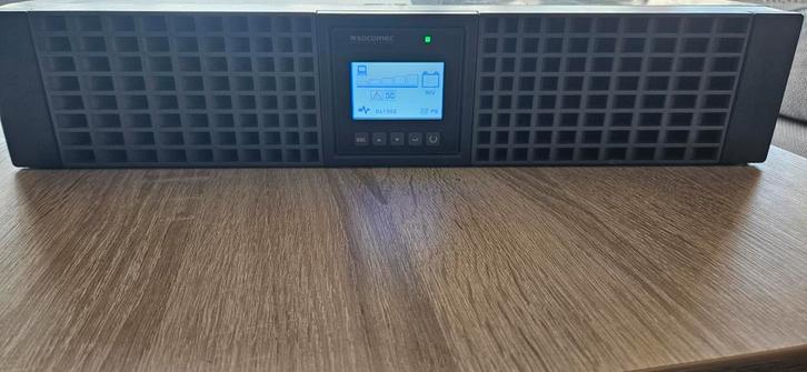 7000VA UPS - Zonder Batterijen, Computers en Software, Noodvoedingen (UPS), Gebruikt, Ophalen