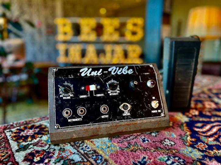 1970's Shin-Ei Uni-Vibe Chorus Vibrato + Foot Control, Muziek en Instrumenten, Effecten, Gebruikt, Chorus, Multi-effect, Ophalen of Verzenden
