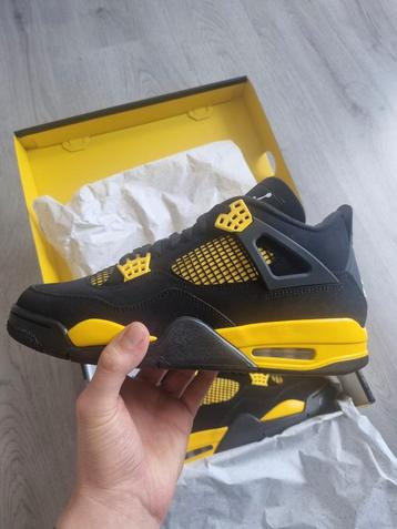 Jordan 4 Retro Thunder - Maat 44 beschikbaar voor biedingen