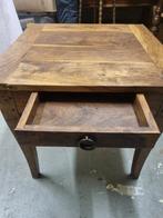 Houten tafeltje met lade, Ophalen