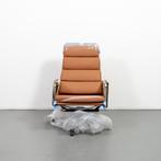 2x Vitra EA 222 Loungechair Cognac Leer - Chroom, Niet ingevuld, Niet ingevuld, Nieuw, Metaal