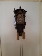 Kleine wandklok met slinger., Antiek en Kunst, Antiek | Klokken, Ophalen of Verzenden