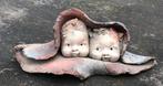 2 kinderhoofdjes in blad keramiek keramiek beeldje, Ophalen of Verzenden