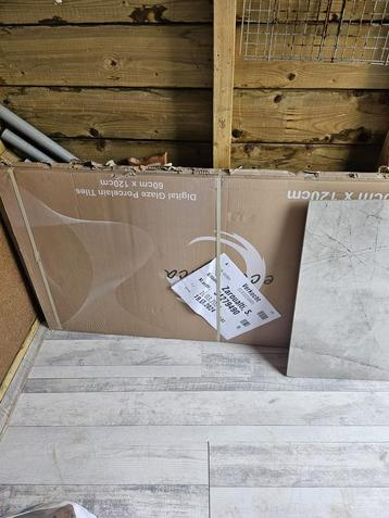 Tegels 12x 60 te koop beschikbaar voor biedingen