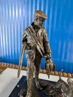 Bronzen beeld van jager met hond, Antiek en Kunst, Ophalen of Verzenden