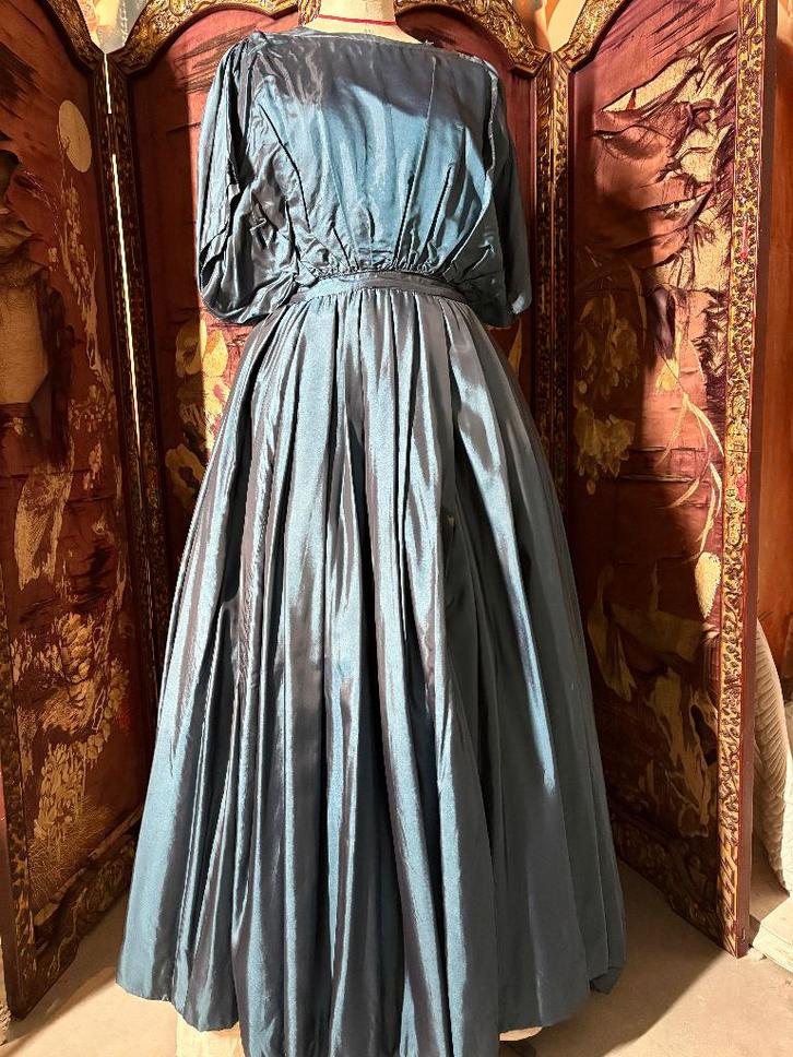 Vintage zijde opera theater jurk van FARANI, Rome,Italië, Antiek en Kunst, Antiek | Kleding en Accessoires, Dames, Ophalen of Verzenden