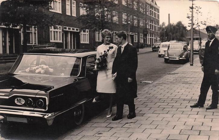 JM747 Fotokaart Amsterdam Huwelijk Trouwauto ca 1970, Verzamelen, Ansichtkaarten | Nederland, Ongelopen, Noord-Holland, 1960 tot 1980