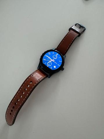 Fossil Smartwatch met leren band beschikbaar voor biedingen