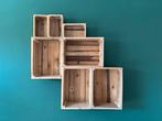 Wandkast gemaakt uit diverse houten kisten, Ophalen, Zo goed als nieuw, Minder dan 50 cm
