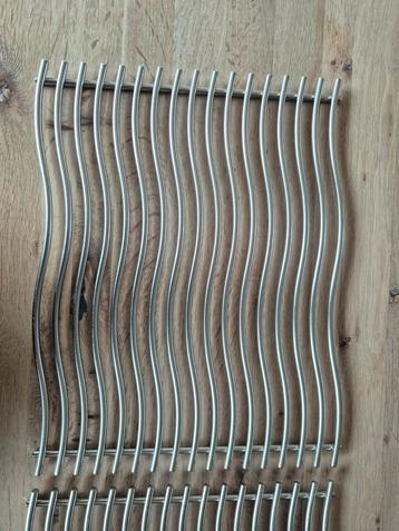 2 Napoleon BBQ Roosters - 1 Verkoop beschikbaar voor biedingen