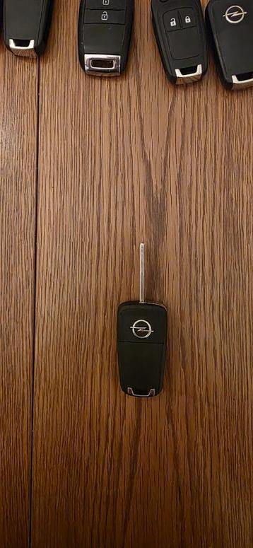Opel Karl sleutels (donor) beschikbaar voor biedingen
