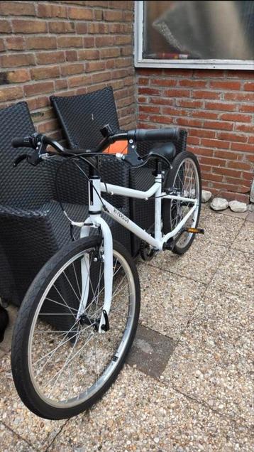 Mooie unisexs fiets, voor zowel jongens als meisjes. beschikbaar voor biedingen