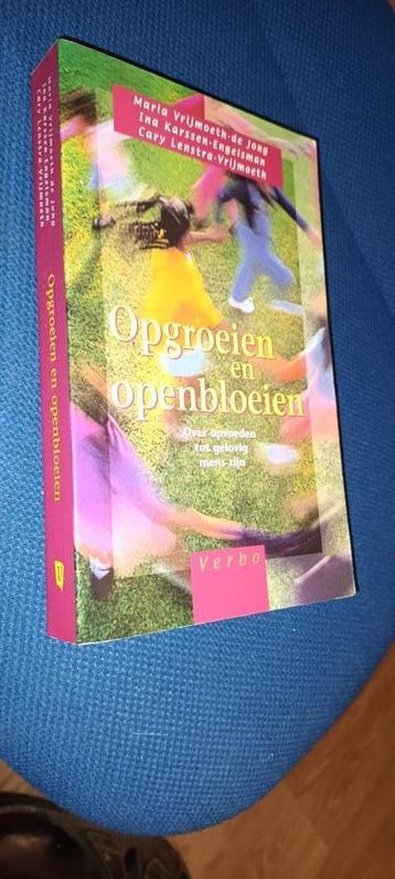 Opgroeien en openbloeien.Over opvoeden tot gelovig mens zijn beschikbaar voor biedingen