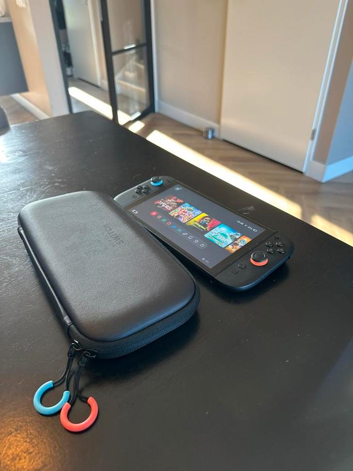 Nintendo Switch 2 + 8 games + accessoires, Spelcomputers en Games, Games | Nintendo Switch, Zo goed als nieuw, Overige genres