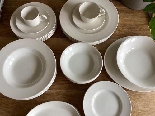 Uitgebreid servies roomwit, Huis en Inrichting, Keuken | Servies, Zo goed als nieuw, Compleet servies, Overige stijlen, Porselein