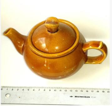 Mooie vintage retro Theepot en nog keramiek antiek aardewerk beschikbaar voor biedingen