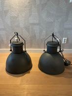 2 grote hanglampen Merk By Boo, kleur donker grijs, Huis en Inrichting, Lampen | Hanglampen, Ophalen, Zo goed als nieuw