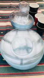 T.K.mooi servies set en koffiemokken/kopjes,netjes en schoon, Ophalen of Verzenden, Zo goed als nieuw, Overige stijlen, Kop(pen) en/of Schotel(s)