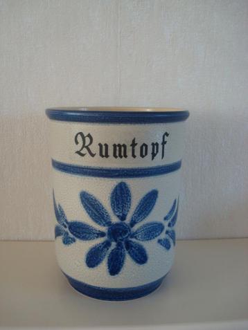 Rumtopf aardewerk beschikbaar voor biedingen