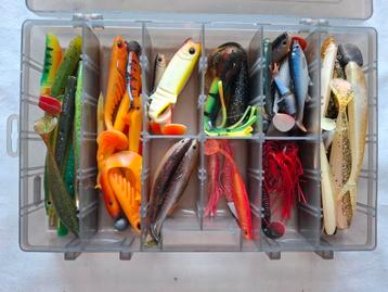 Gevulde tacklebox met kunstaas/shads (D) beschikbaar voor biedingen