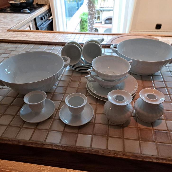 Porseleinen Servies: Kommen, Soepkommen, Eierdopjes, Houders, Antiek en Kunst, Antiek | Servies compleet, Ophalen
