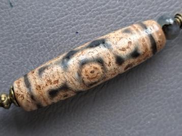D34 Dzi -  Tibetan old Agate 13 eyed dzi amulet beschikbaar voor biedingen