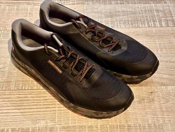 NIET GEBRUIKT Sportschoenen beschikbaar voor biedingen