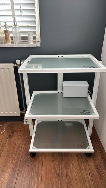 Trolley tafeltje beschikbaar voor biedingen