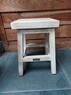 Houten Krukje - Tall Men Standing, Huis en Inrichting, Stoelen, Ophalen, Zo goed als nieuw, Bruin, Eén