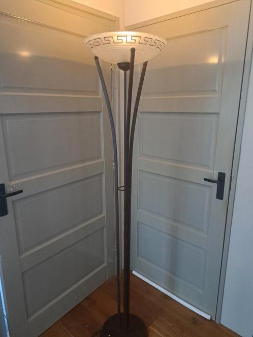 Elegante Staande Lamp met Grieks Design, Huis en Inrichting, Lampen | Vloerlampen, Zo goed als nieuw, 150 tot 200 cm, Glas, Metaal