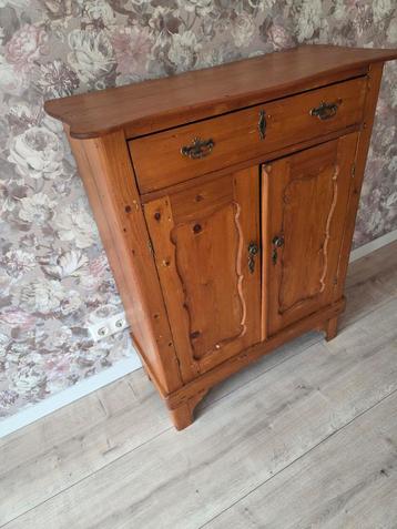 Grenen houten kast B 88 cm H 110 cm diepte  38 cm beschikbaar voor biedingen