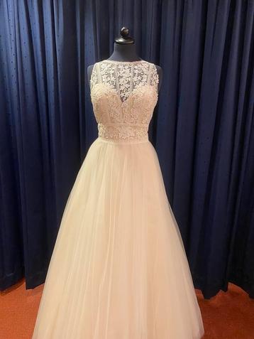 UITVERKOOP! Gratis toegang! Op maat gemaakt door coupeuses beschikbaar voor biedingen