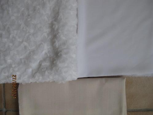 2 witte lappen stof - stretch - polyester? - gratis créme st, Hobby en Vrije tijd, Stoffen en Lappen, Nieuw, Overige materialen