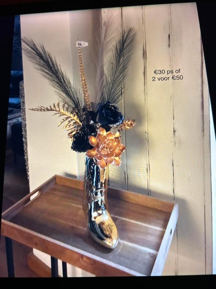 Laars vaas met kunstbloemen, Huis en Inrichting, Woonaccessoires | Vazen, Gebruikt, Overige kleuren, Minder dan 50 cm, Overige materialen