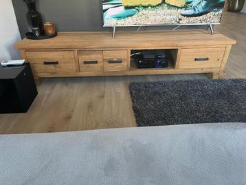 Tv kastje beschikbaar voor biedingen