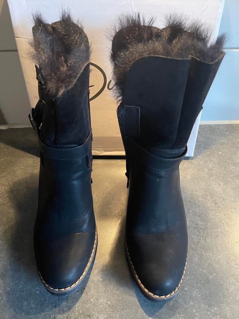 Zwarte enkellaarsjes met bontrand - Juliet, Kleding | Dames, Schoenen, Ophalen of Verzenden, Zo goed als nieuw, Zwart, Lage of Enkellaarzen