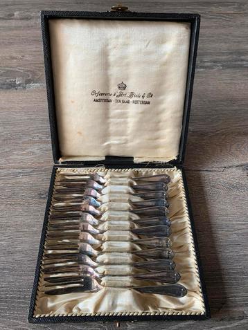 Verzilverde Vorkjes in Doos - Orfèvrerie d'Art Ritié & Cie beschikbaar voor biedingen