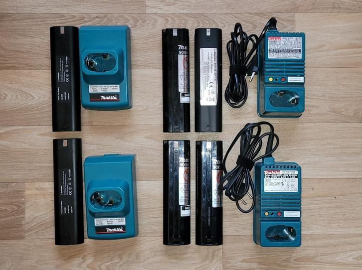 Makita 9,6V accu’s en acculaderset. Bieden, Doe-het-zelf en Verbouw, Gereedschap | Boormachines, Zo goed als nieuw, Boor- en Schroefmachine