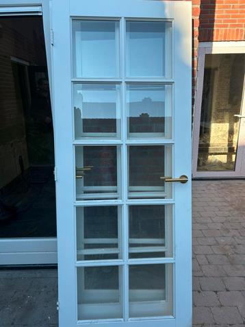 Drie stuks Binnendeur met glas beschikbaar voor biedingen