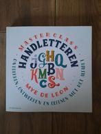 Mye de Leon - Masterclass Handletteren - Leer Handletteren!, Boeken, Ophalen of Verzenden, Zo goed als nieuw, Tekenen en Schilderen