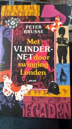 Peter Brusse - Met vlindernet door swinging Londen, Ophalen of Verzenden, Zo goed als nieuw, Nederland, P. Brusse