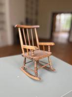 Miniatuur schommelstoel / poppenstoel, Ophalen of Verzenden, Zo goed als nieuw, Poppenhuis