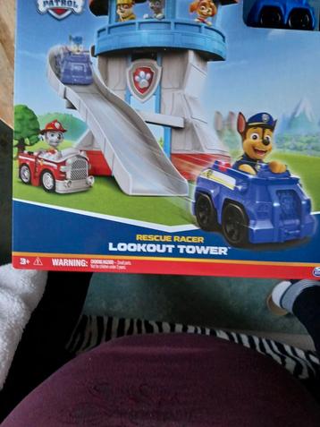 Paw Patrol uitkijktoren met glijbaan.  beschikbaar voor biedingen