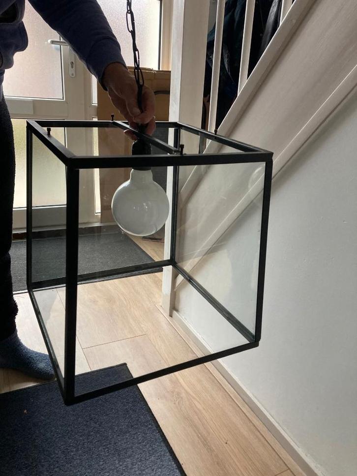 Lamp van gietijzer, kleur zwart, Huis en Inrichting, Lampen | Hanglampen, Gebruikt, Minder dan 50 cm, Glas, Metaal, Ophalen