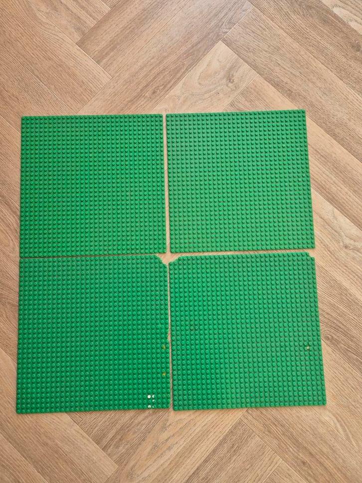 4 groene lego bouwplaten grondplaten baseplates 32x32, Kinderen en Baby's, Speelgoed | Duplo en Lego, Gebruikt, Lego, Complete set